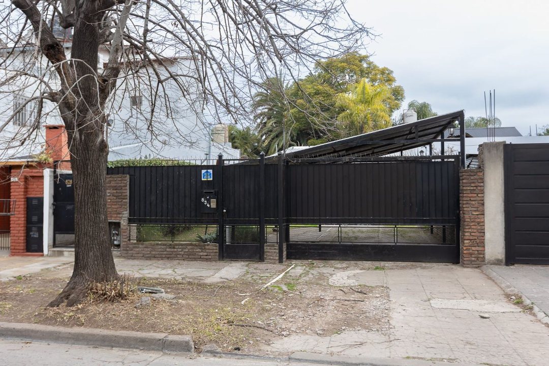 Venta de Casa 3 amb en HURLINGHAM con Cochera