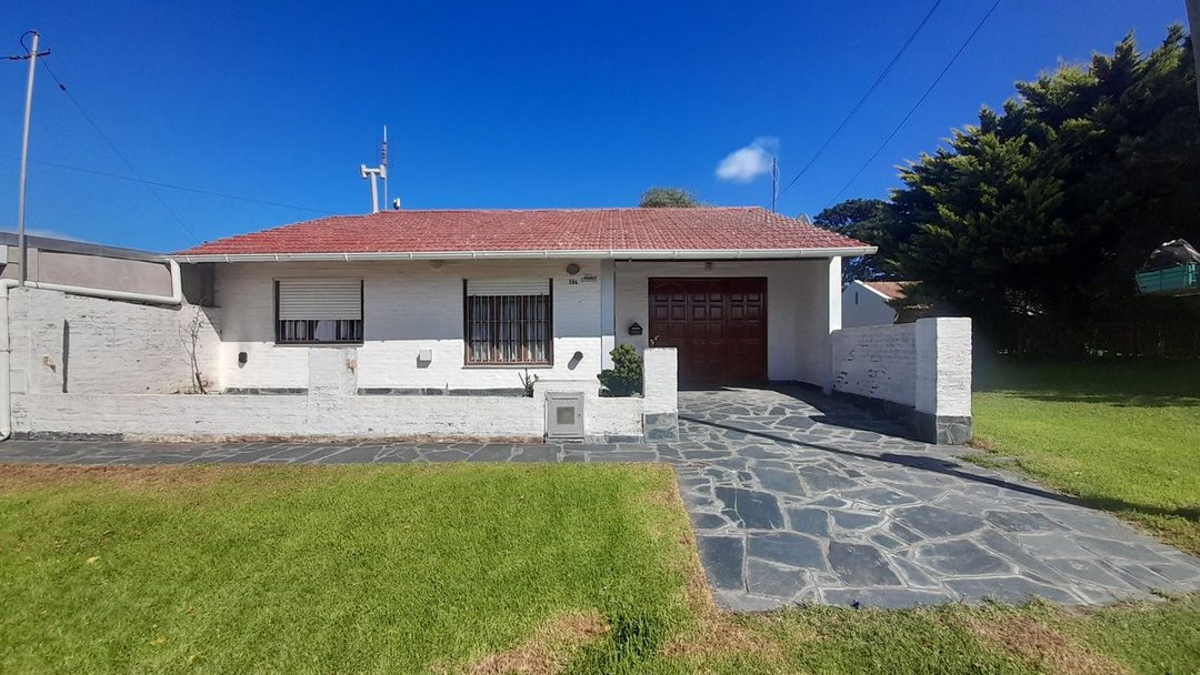 VENTA CASA 3 AMB PARQUE Y GARAGE A MTS DE LA COSTA