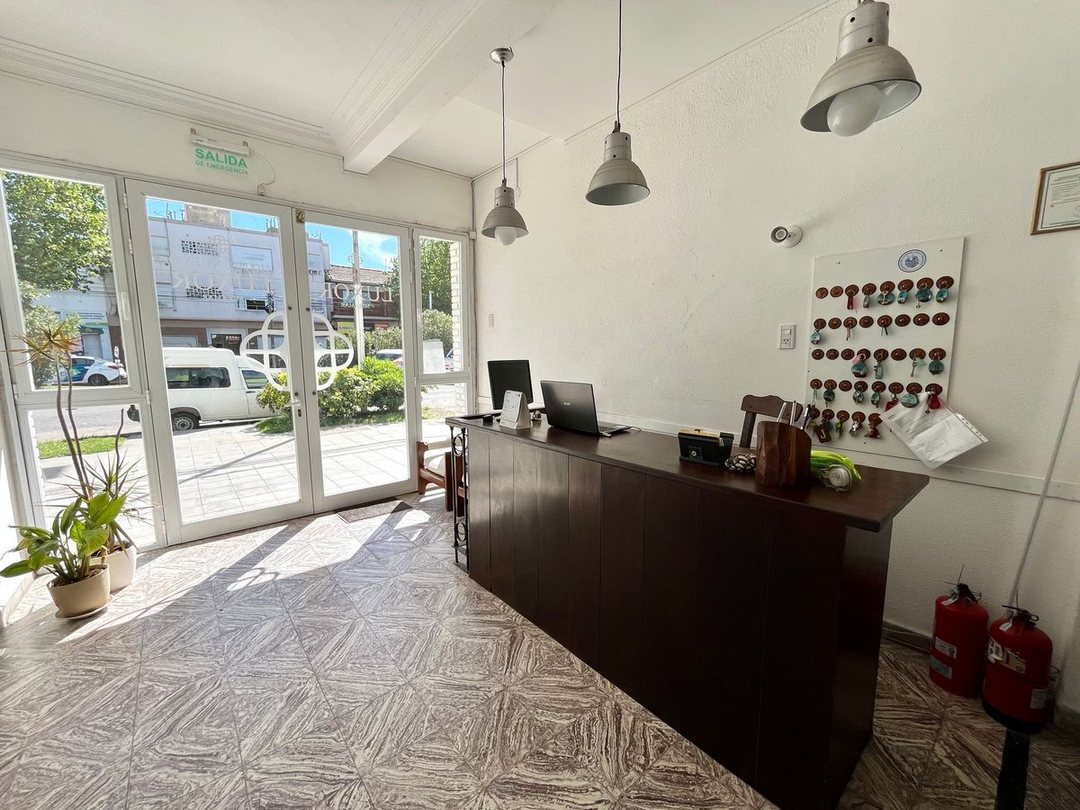 HOTEL EN MIRAMAR CON POTENCIAL COMERCIAL