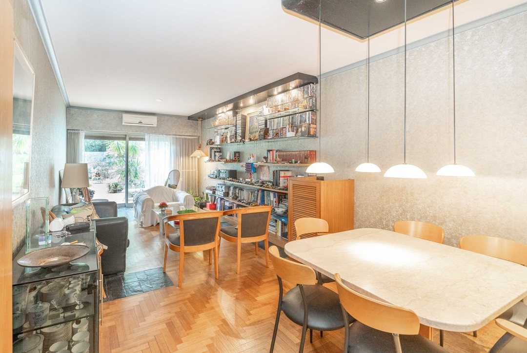 Venta de 3 ambientes + depencia + terraza propia!