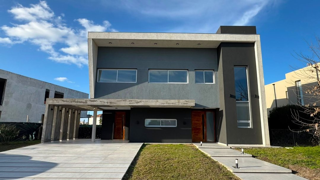 CASA 5 AMBIENTES EN ALQUILER EN TERRALAGOS