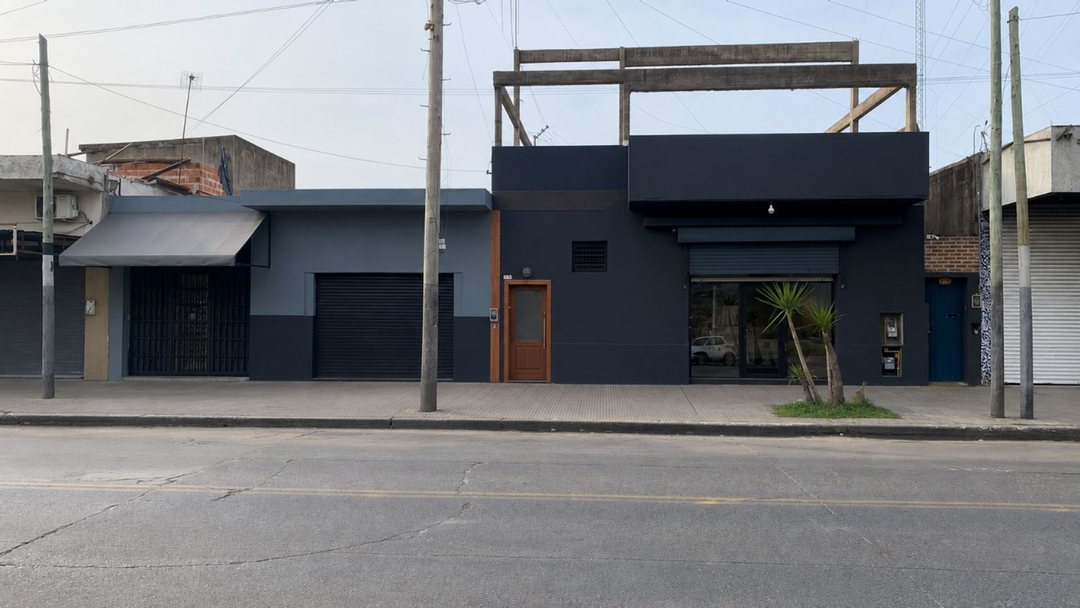 VENTA EN BLOQUE 3 locales + Vivienda - M. Chingolo