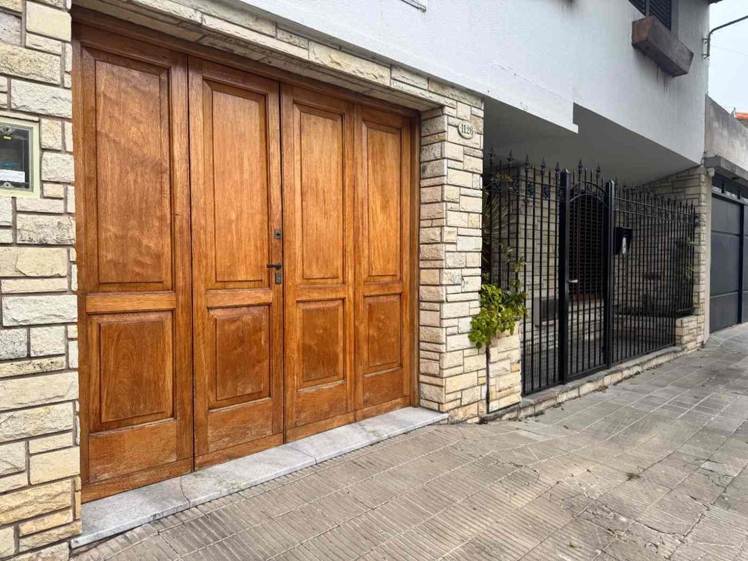 CASA DE 4 DORMITORIOS EN VENTA - RINGUELET