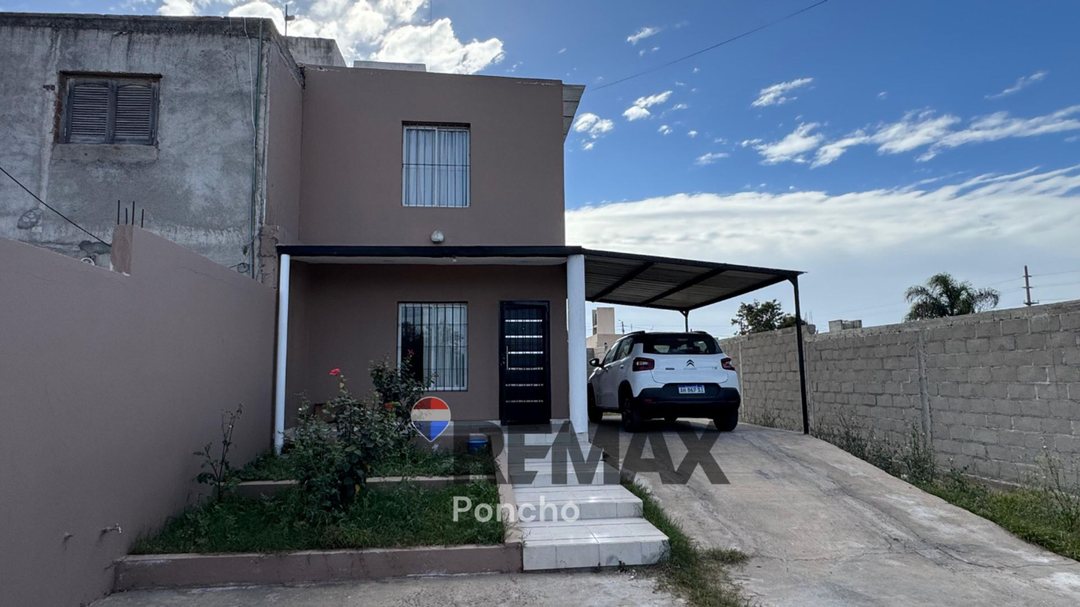 SE VENDE CASA EN B° ACHACHAY 5 AMB.