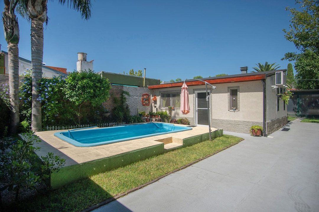 VENTA Casa con Parque y Pileta en Aldo Bonzi