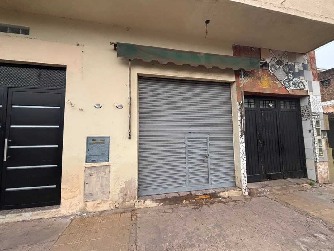 LOCAL COMERCIAL CON PATIO EXCELENTE UBICACIÓN