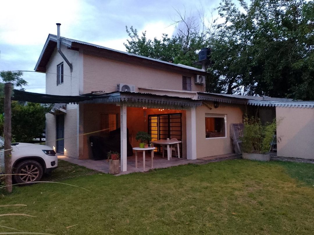 VENTA CASA 3 AMBIENTES BARRIO TIEMPO LIBRE