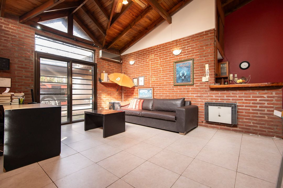 CASA 2 DORMITORIOS EN VENTA EN CITY BELL PILETA