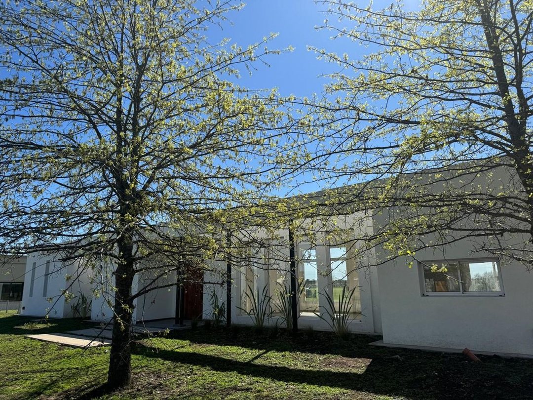 VENTA CASA 5 AMBIENTES COMARCA DE  LUJAN