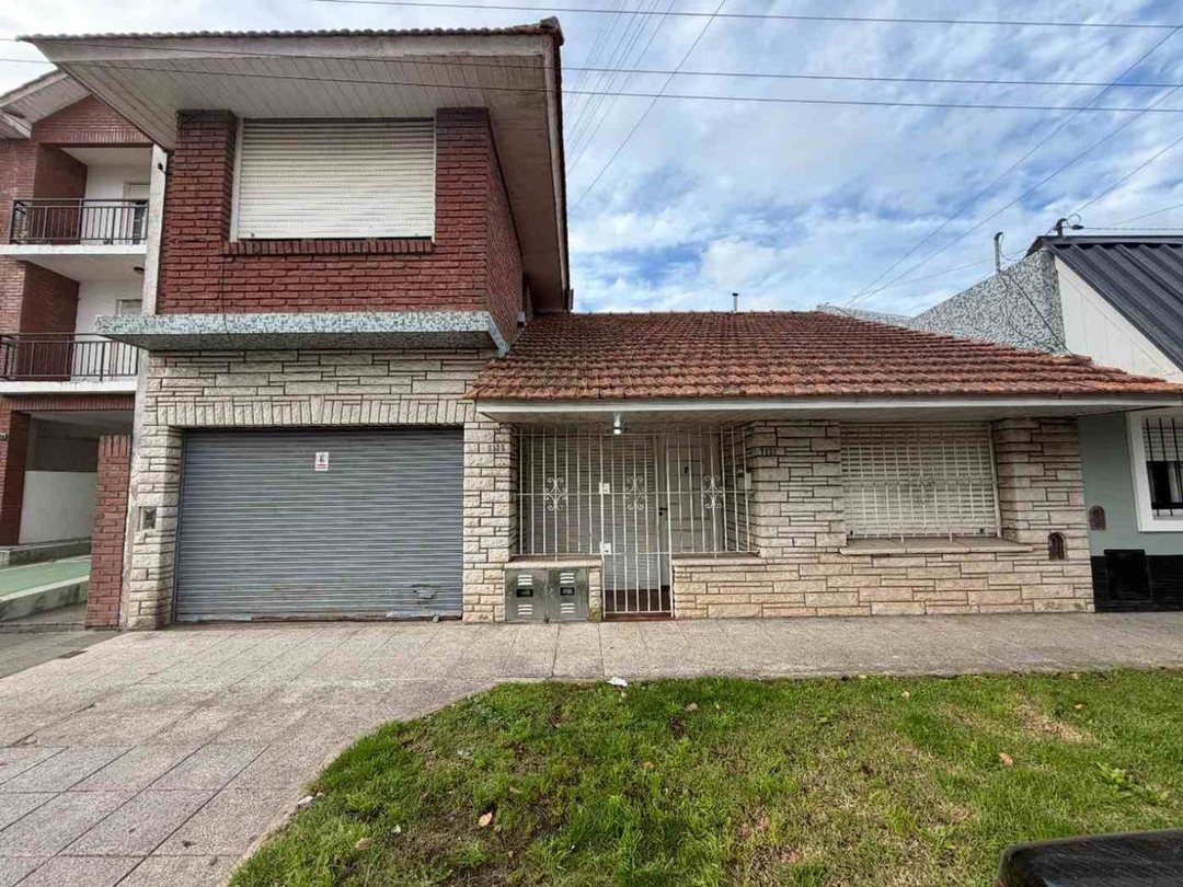 Venta Casa 3 Amb + 2 Deptos Villa Primera