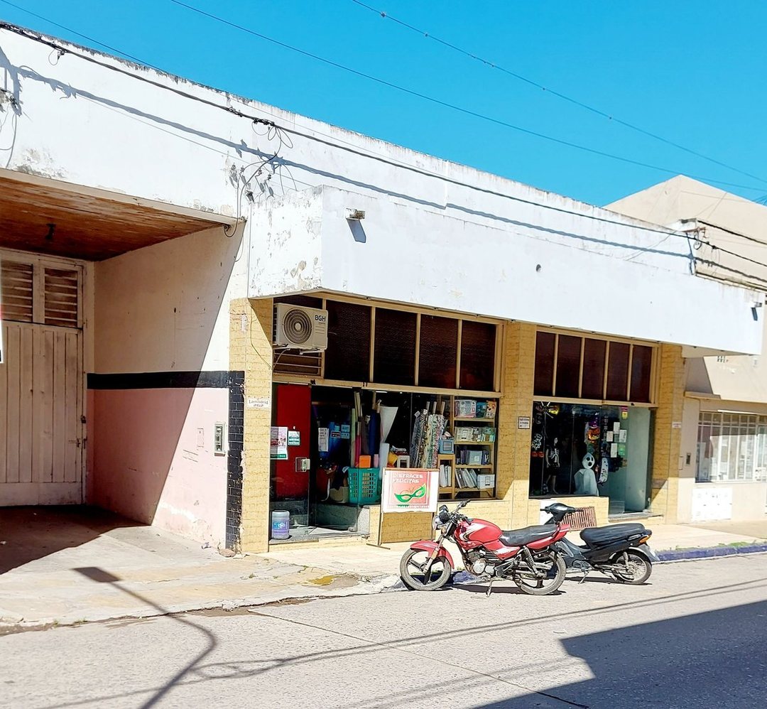 LOCAL CON DEPOSITO EN VENTA EN ARRECIFES