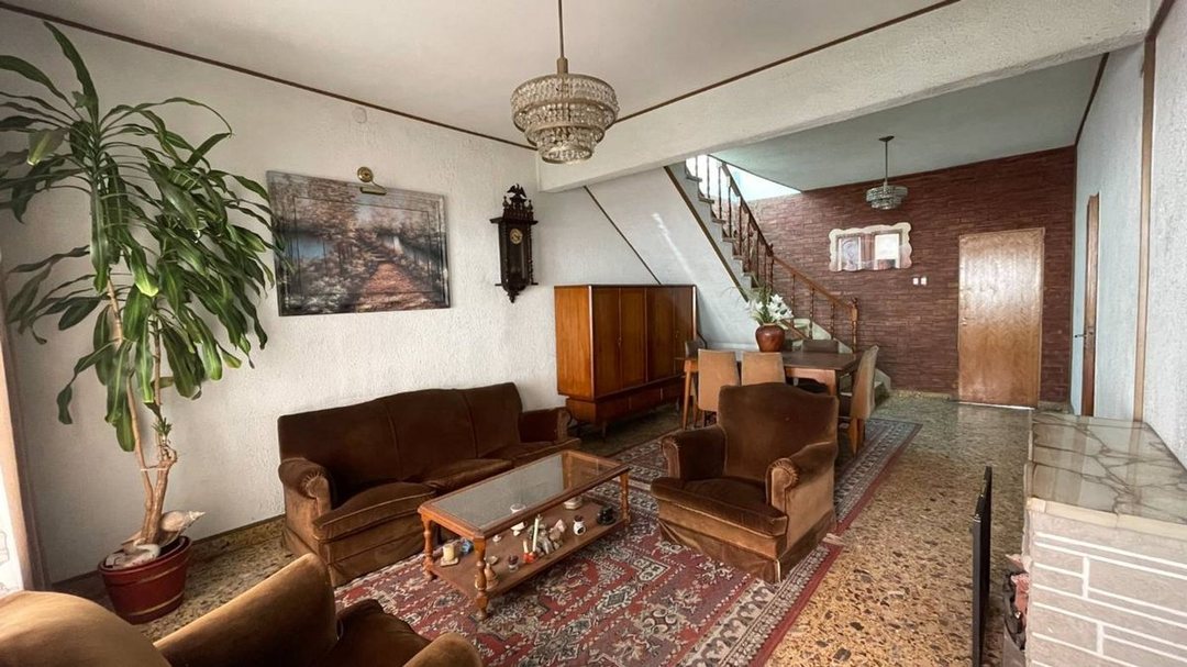 VENTA CASA 4 AMBIENTES  SAN MARTIN -PATIO Y PILETA