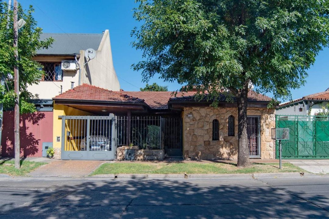 VENTA CASA 5 AMBIENTES HURLINGHAM APTO CRÉDITO