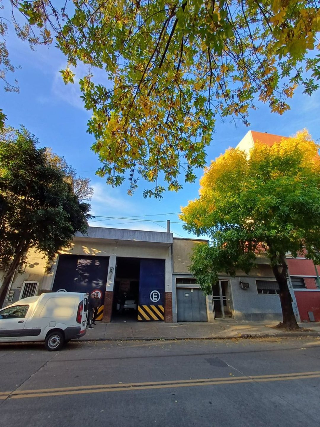 ALQUILER DEPOSITO COMERCIAL FLORES 845m2 cubiertos