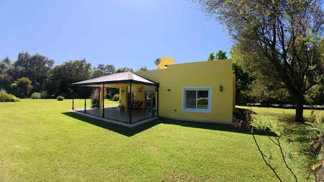CASA 4 AMB EN VENTA EN OPEN DOOR CON PILETA