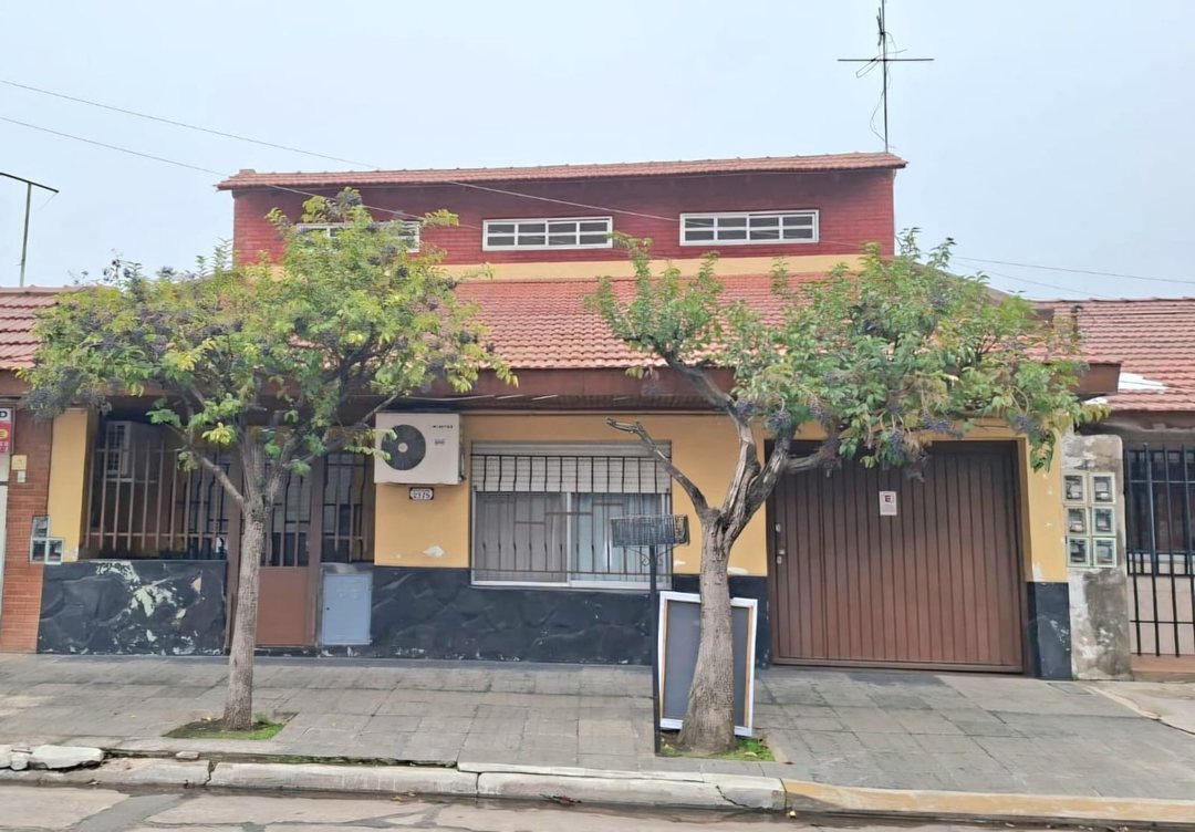 VENTA CASA 3 AMBIENTES EN ISIDRO CASANOVA