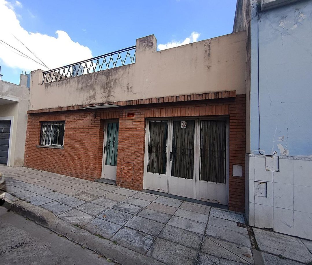 Venta casa en Flores Sur lote propio 177m2 totales