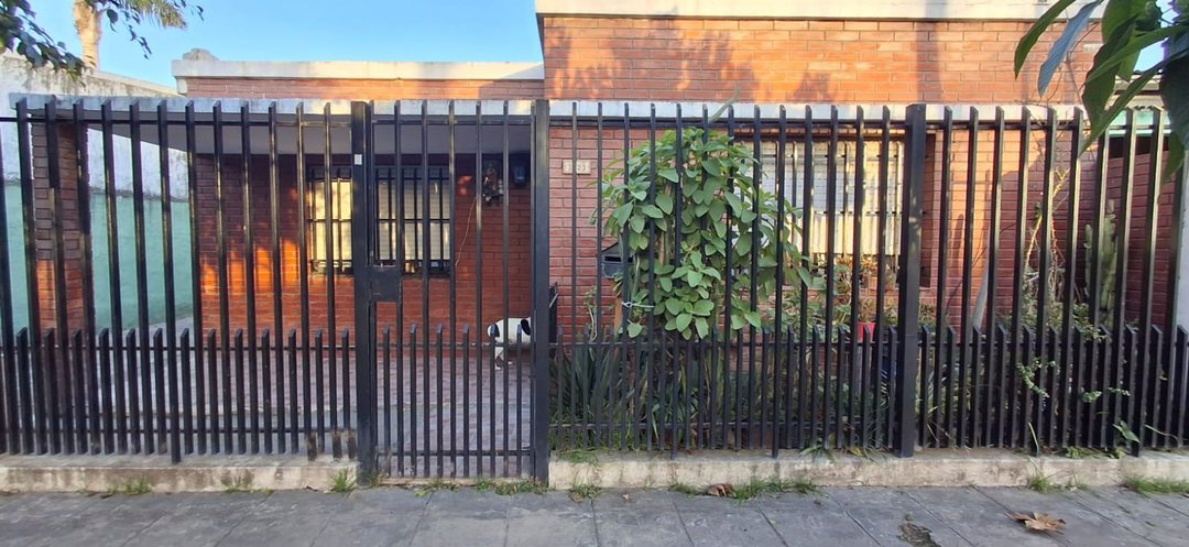 CASA EN VENTA,JOSÉ CPAZ+QUINCHO+PATIO+GARAJE 200M2