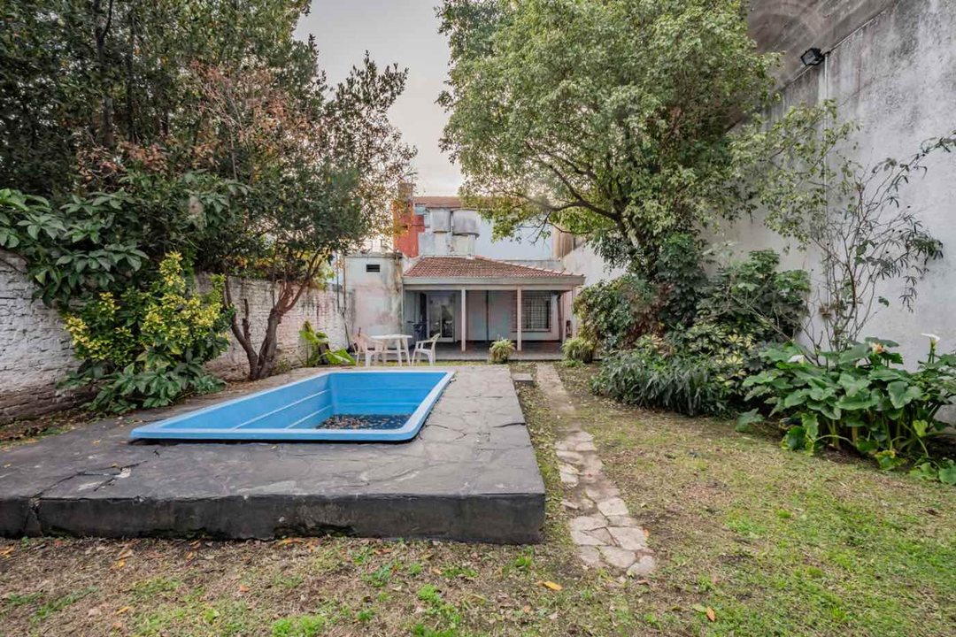 VENTA CASA 4 AMB C/PILETA -V. MADERO CREDIT PERMUT