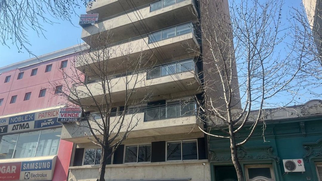 Venta  monoambiente divisible c/patio a estrenar