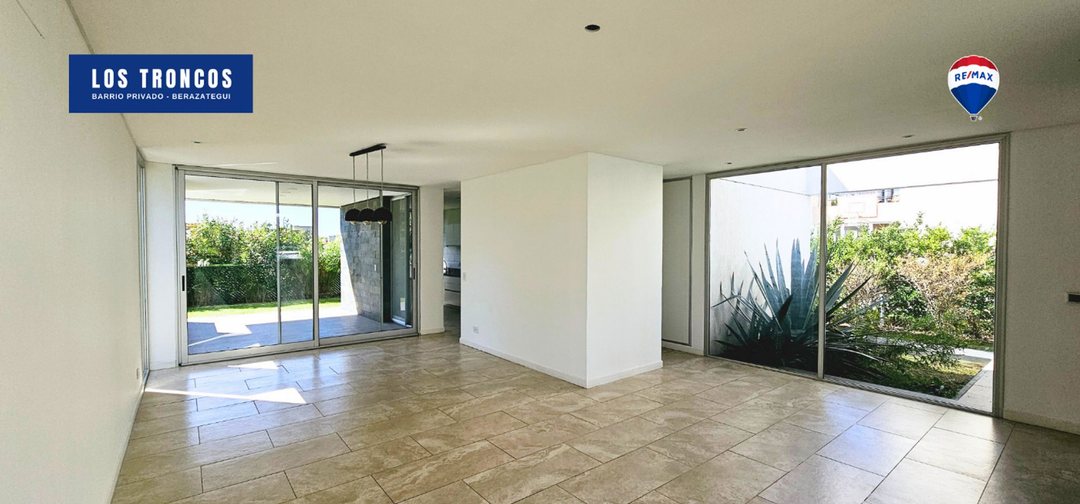 Casa 4 ambientes Venta Los Troncos