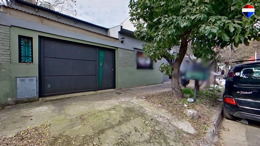 Casa con Patio y 2/3 Dorm. + Cochera | Oportunidad