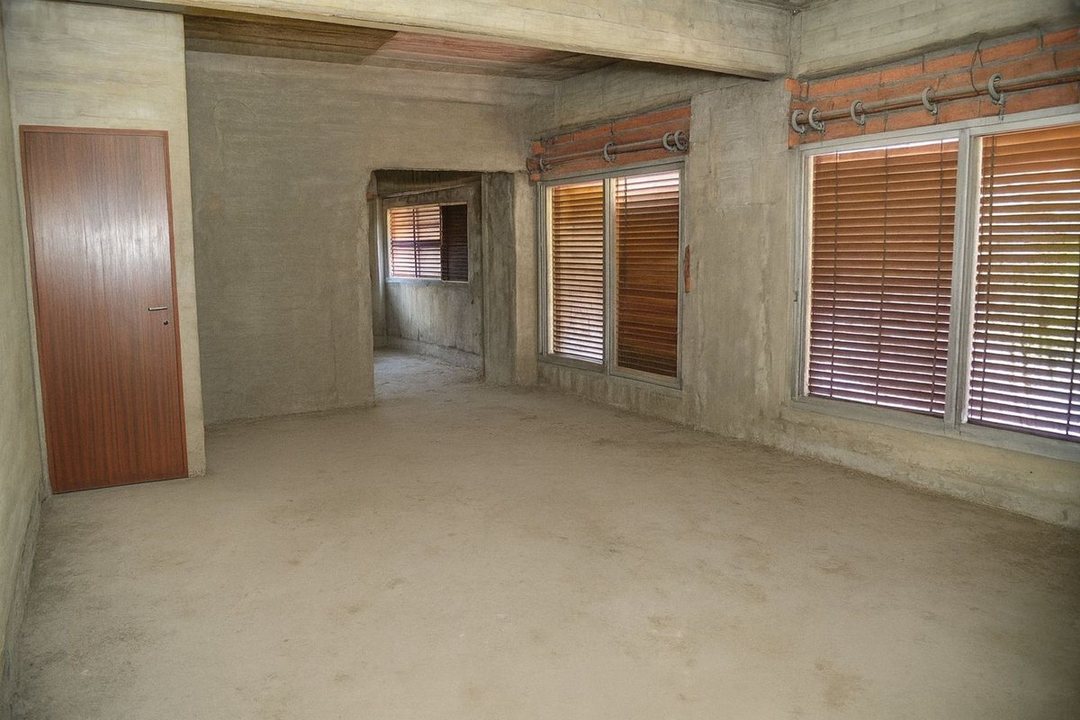 CASA 5 AMBIENTES COCHERA LOCAL AVELLANEDA