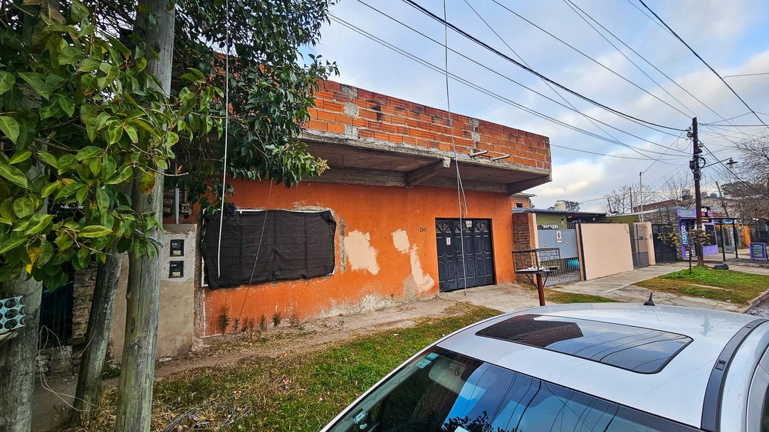 Propiedad con 3 viviendas