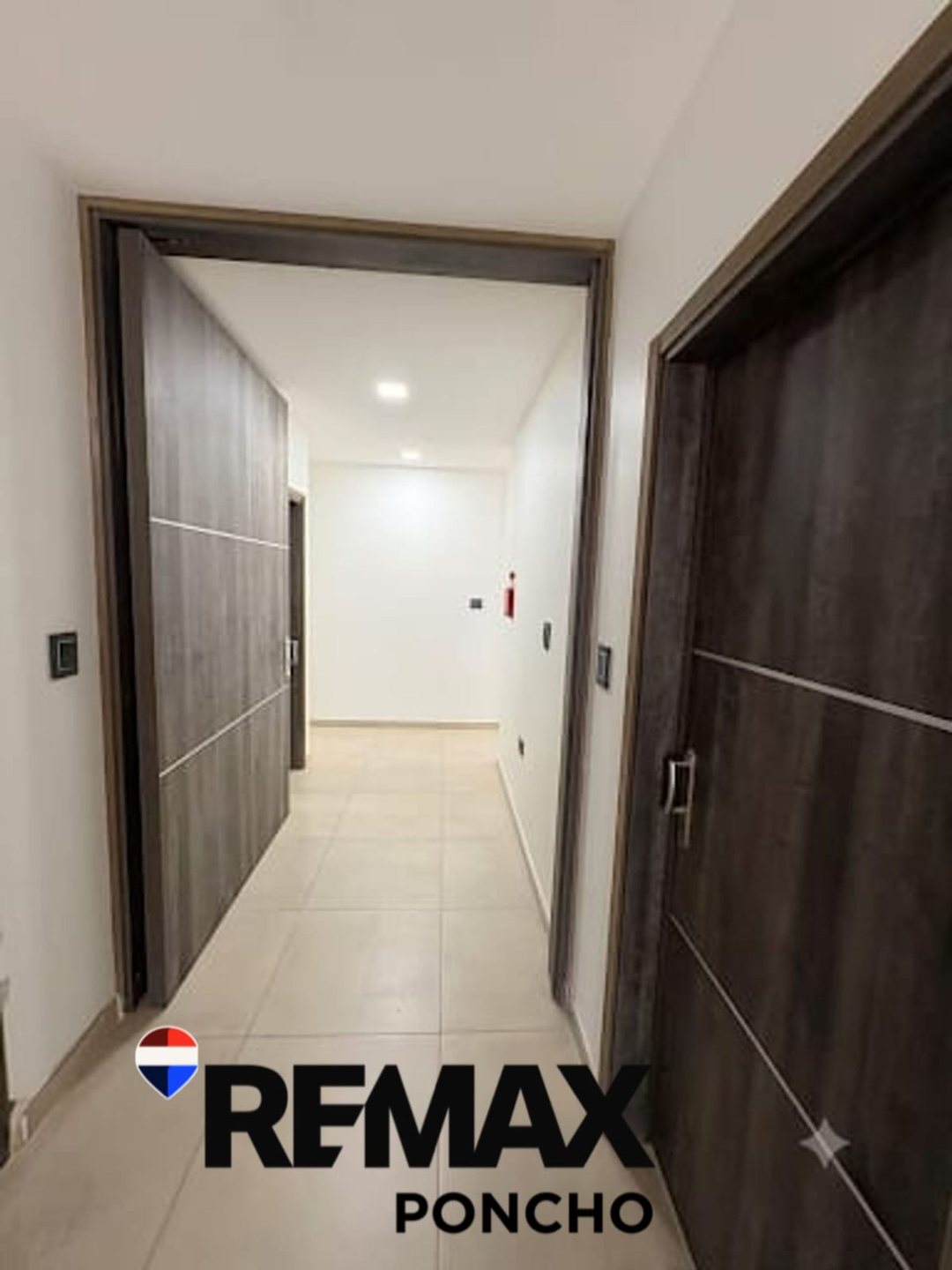 SE ALQUILA AMPLIO DPTO MICROCENTRO 2 HABITACIONES