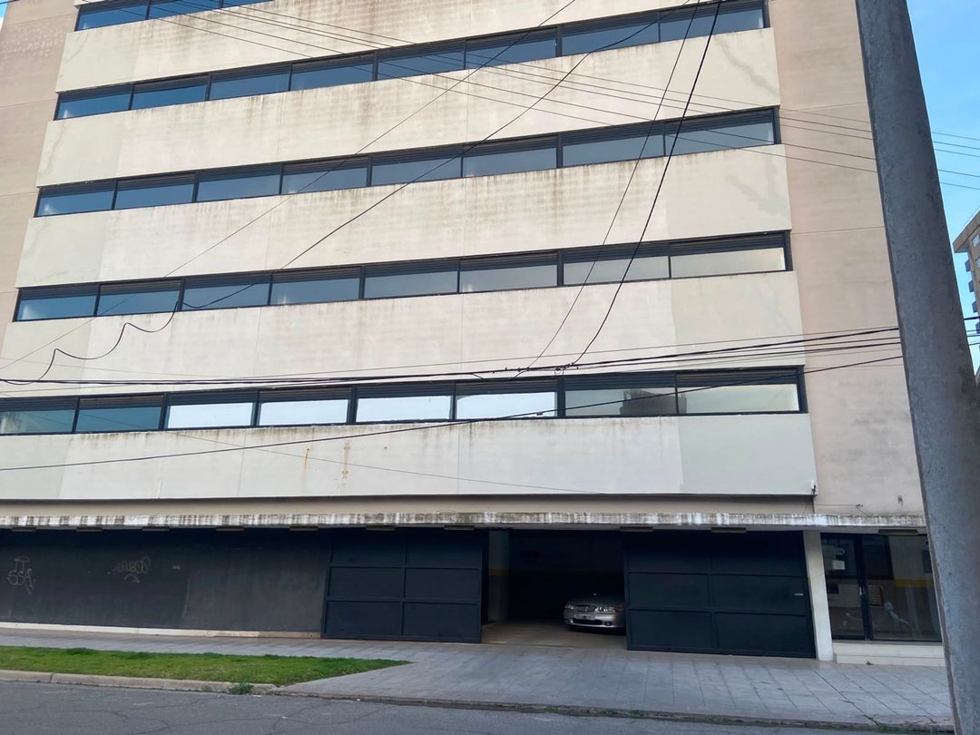 Cochera en venta a 1 cuadra del mar
