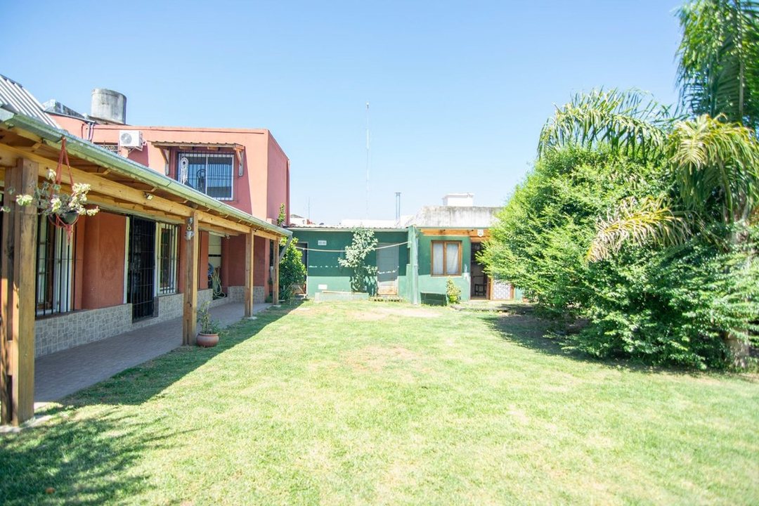 Casa 4 ambientes en venta Boulogne Jardín Cochera