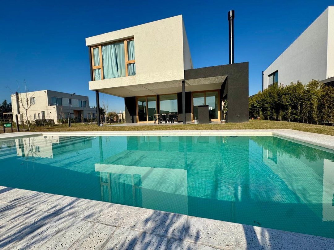 CASA EN VENTA 4 DORMITORIOS CARPINCHOS | NORDELTA