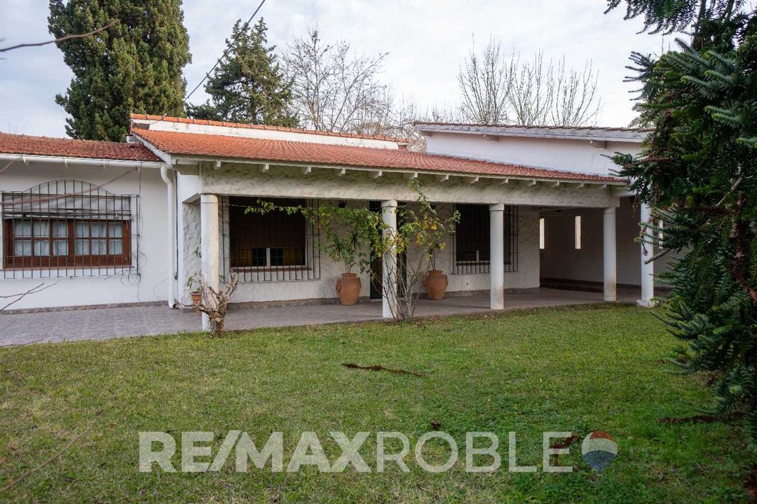 CASA EN VENTA EN GONNET