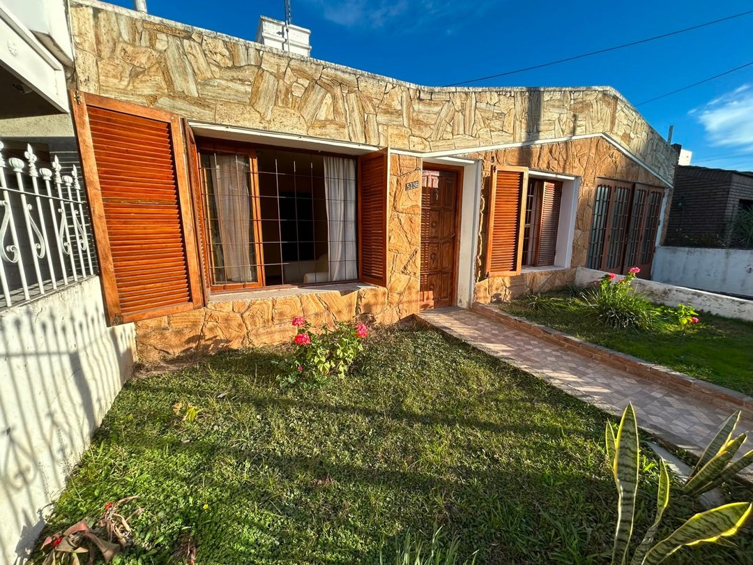 VENTA Casa 3 DORMITORIOS GALPON PARQUE DEAN FUNES