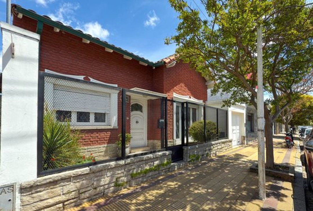VENTA CASA SEMICENTRO TANDIL