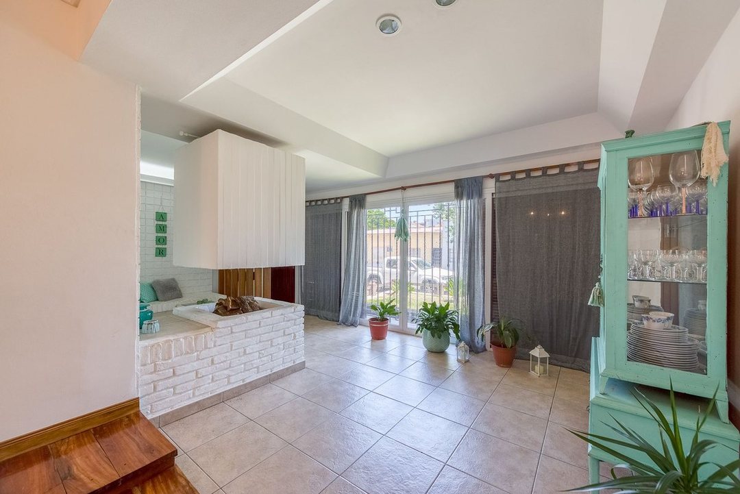 Venta casa 4 dorm, quincho, patio y coch p/3 autos