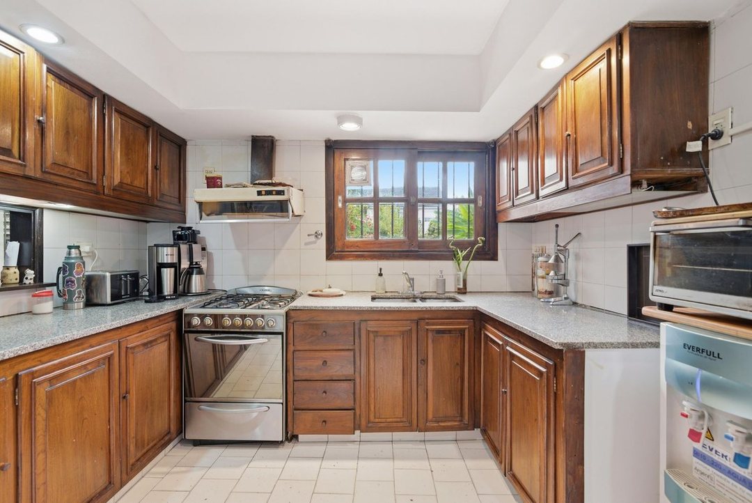 CASA 6 AMBIENTES VENTA LOMAS DE ZAMORA PILETA