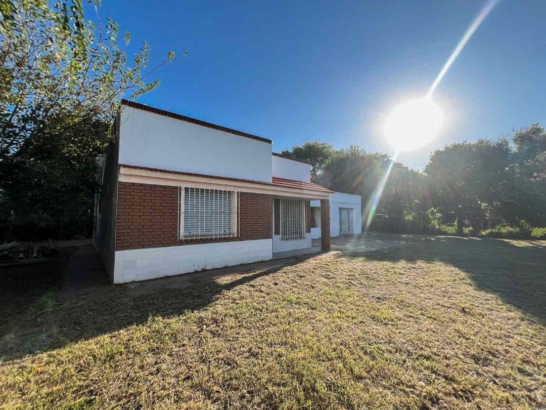 Casa con gran terreno sobre Ruta 70 Colonia Pujol