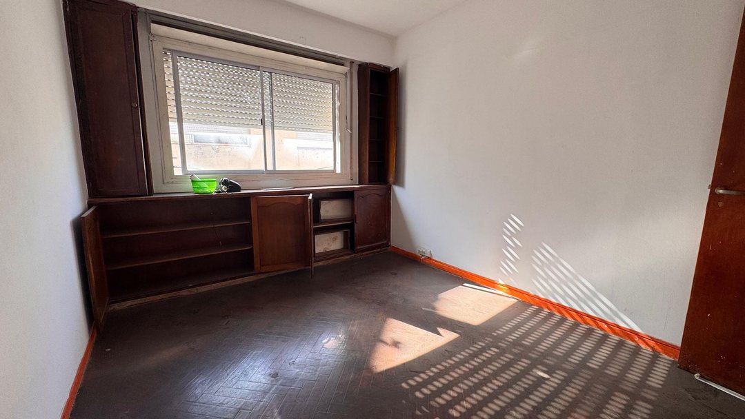 VENTA 2 AMBIENTES EN MONSERRAT A REFACCIONAR