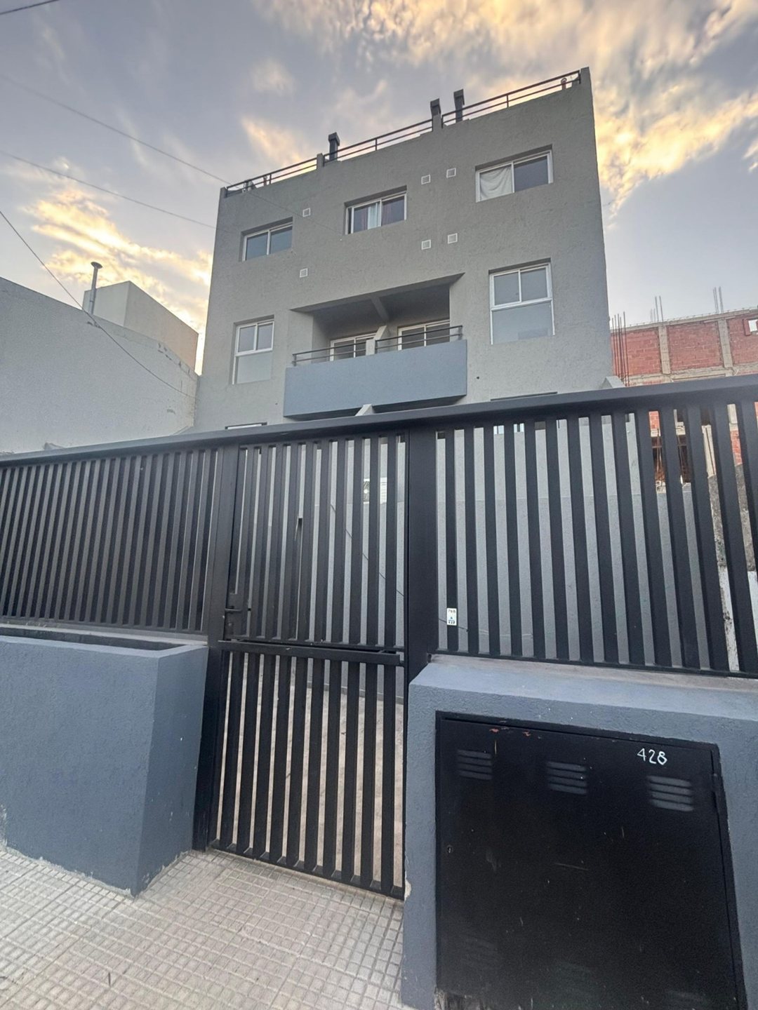 Depto 1 dorm con patio B Alberdi