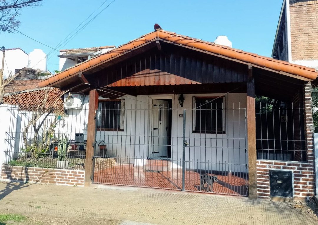 CASA 4 AMBIENTES + DEPARTAMENTO EN BELLA VISTA