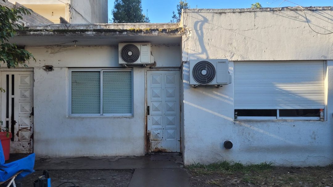 VENTA CASA 3 AMB HURLINGHAM A RECICLAR LOTE PROPIO