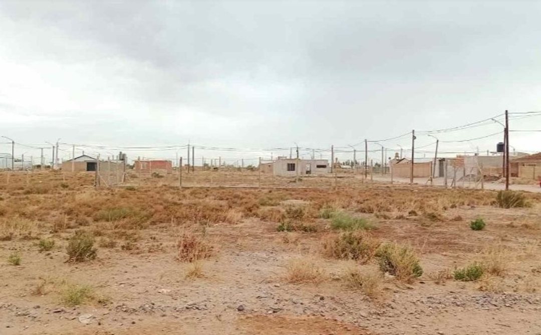 LOTE EN VENTA SOBRE AV. GUEVARA. CENTENARIO