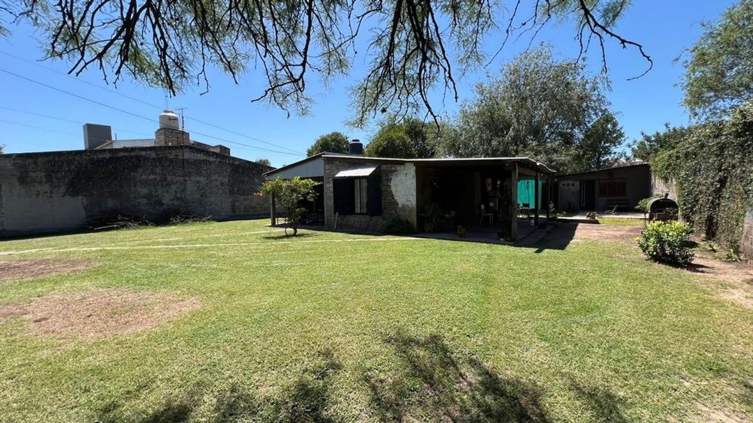VENTA CASA 2 DORMITORIOS + DEPTO B°GRANJA DE FUNES