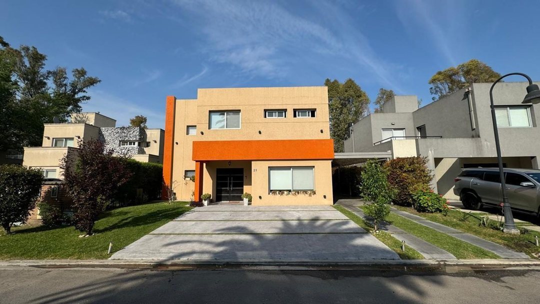 CASA 5 AMBIENTES VENTA BARRIO LAS CABAÑAS VILLAGE