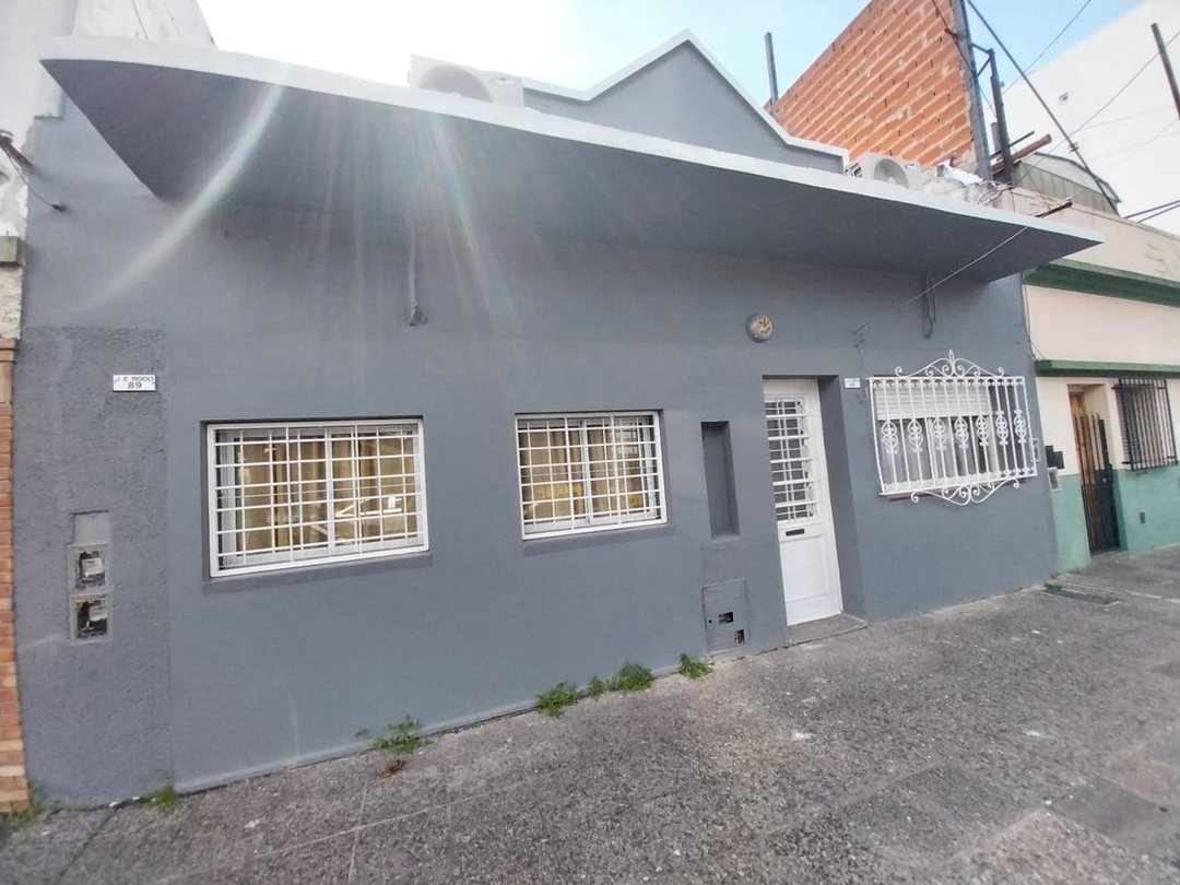 VENTA EN BLOCK LOTE CON 3 CASAS, WILDE CENTRO