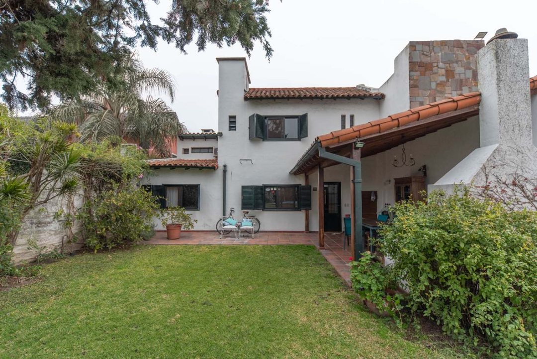 VENTA CASA 3 DORMITORIOS JARDIN QUINCHO PILETA