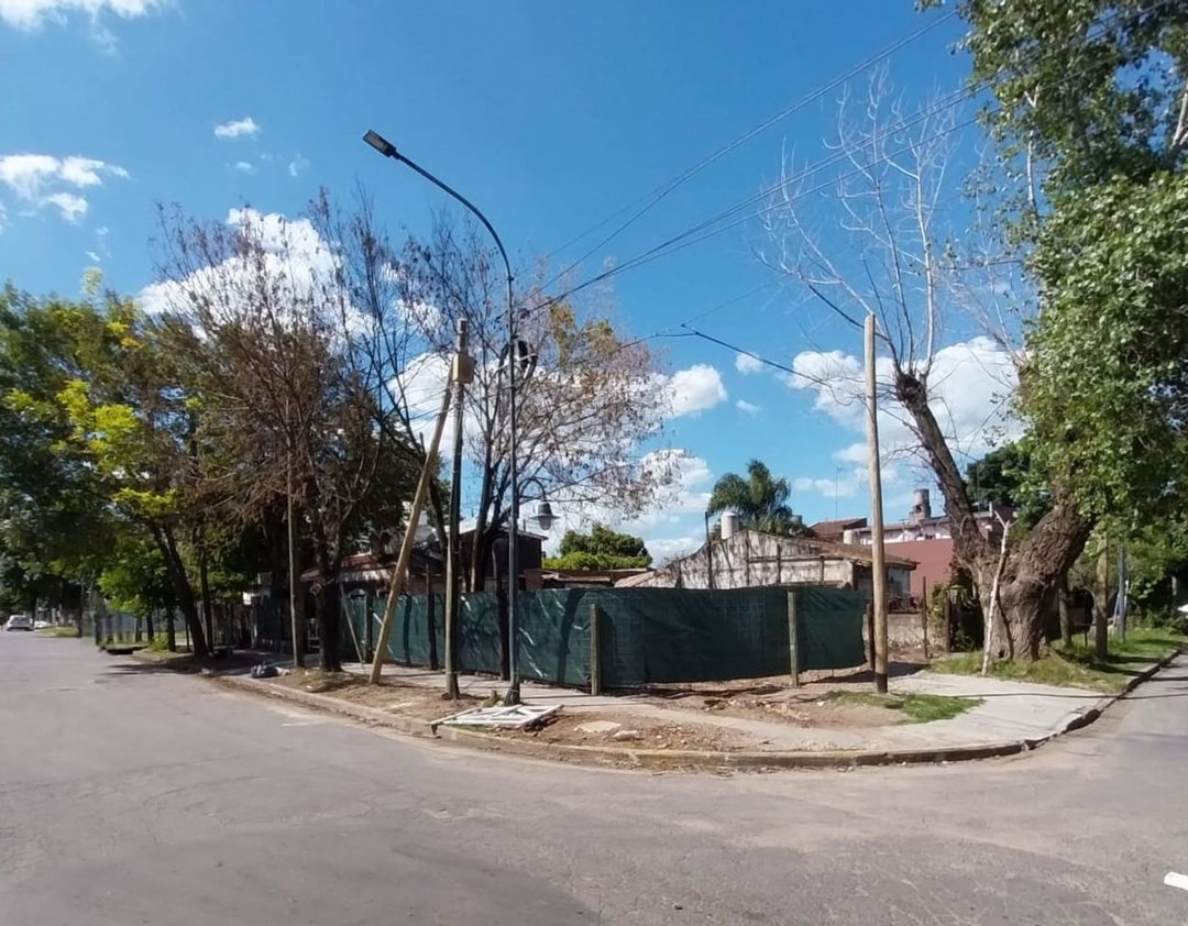 LOTE EN ESQUINA TRONCOS DEL TALAR 264 M2 - APTO CR