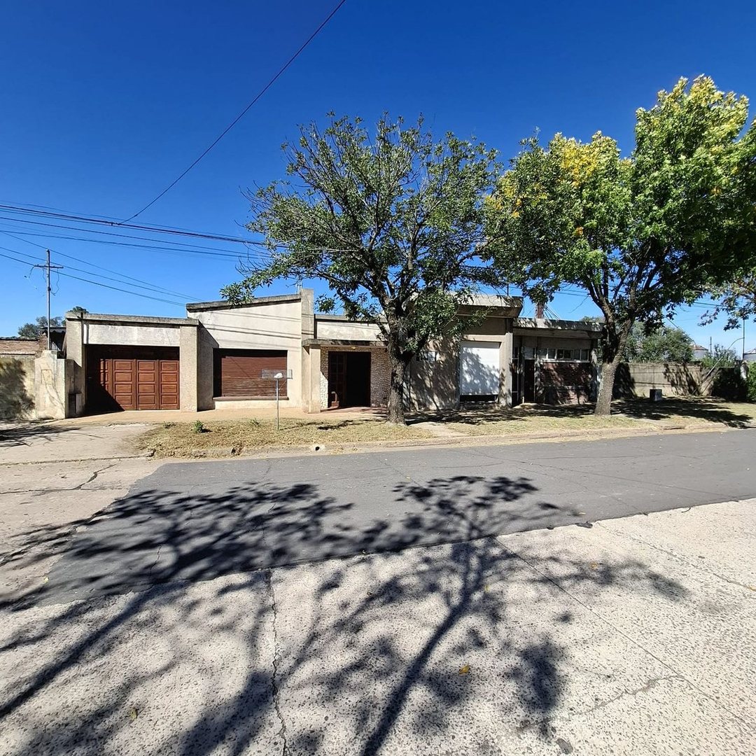 VENTA EXCELENTE 2 PROPIEDADES A RECICLAR EN CARMEN