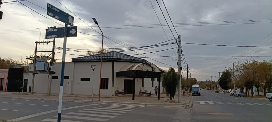 Salón 426 m2  en el centro de Cutral Co